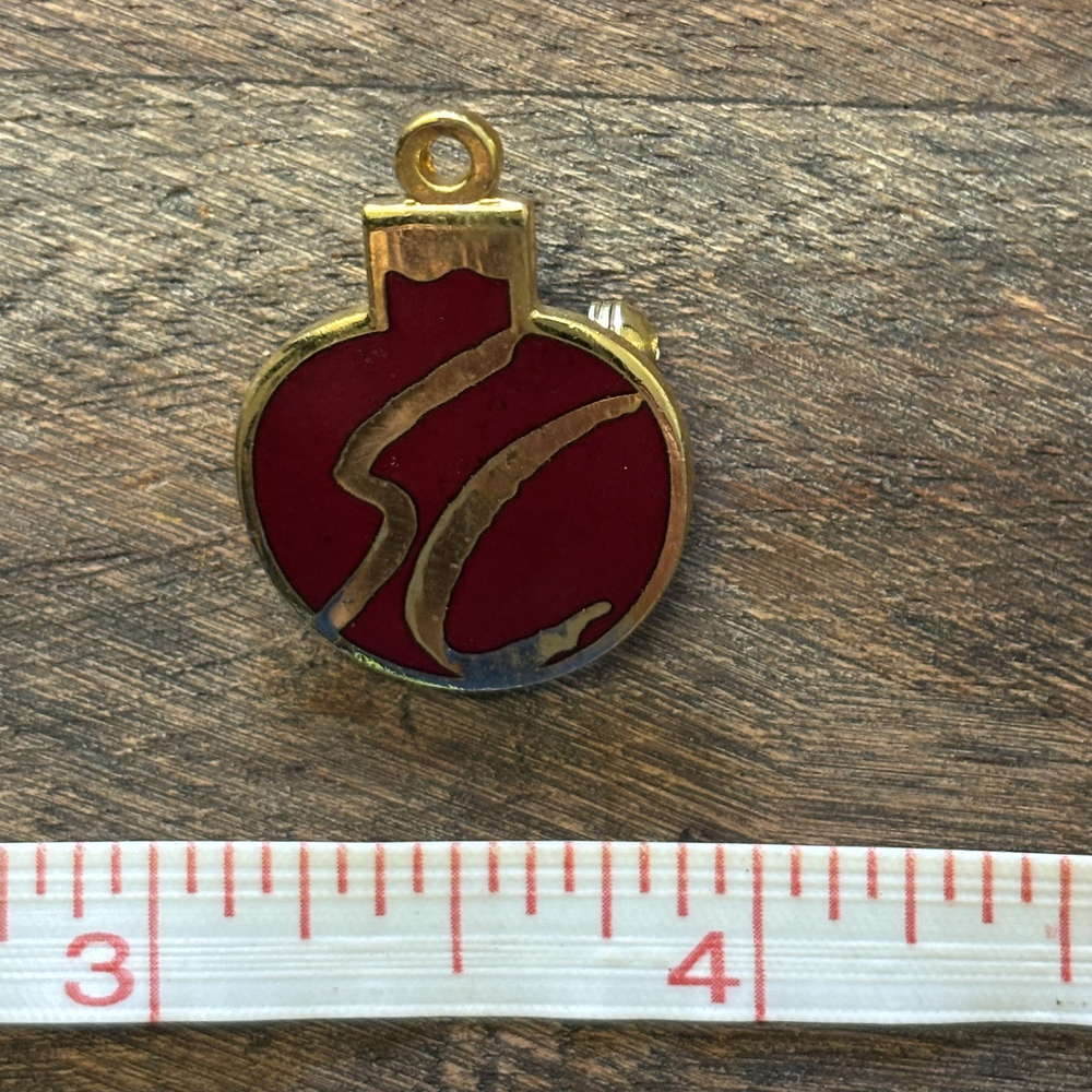 Round SC Faux Enamel Ornament Brooch Gold Tone